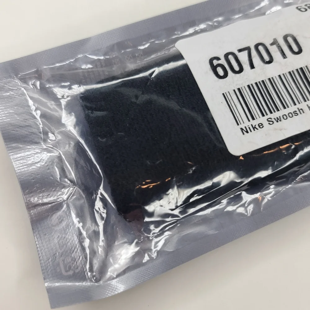 Nike Swoosh Headband Black & White - Picture 2 of 7